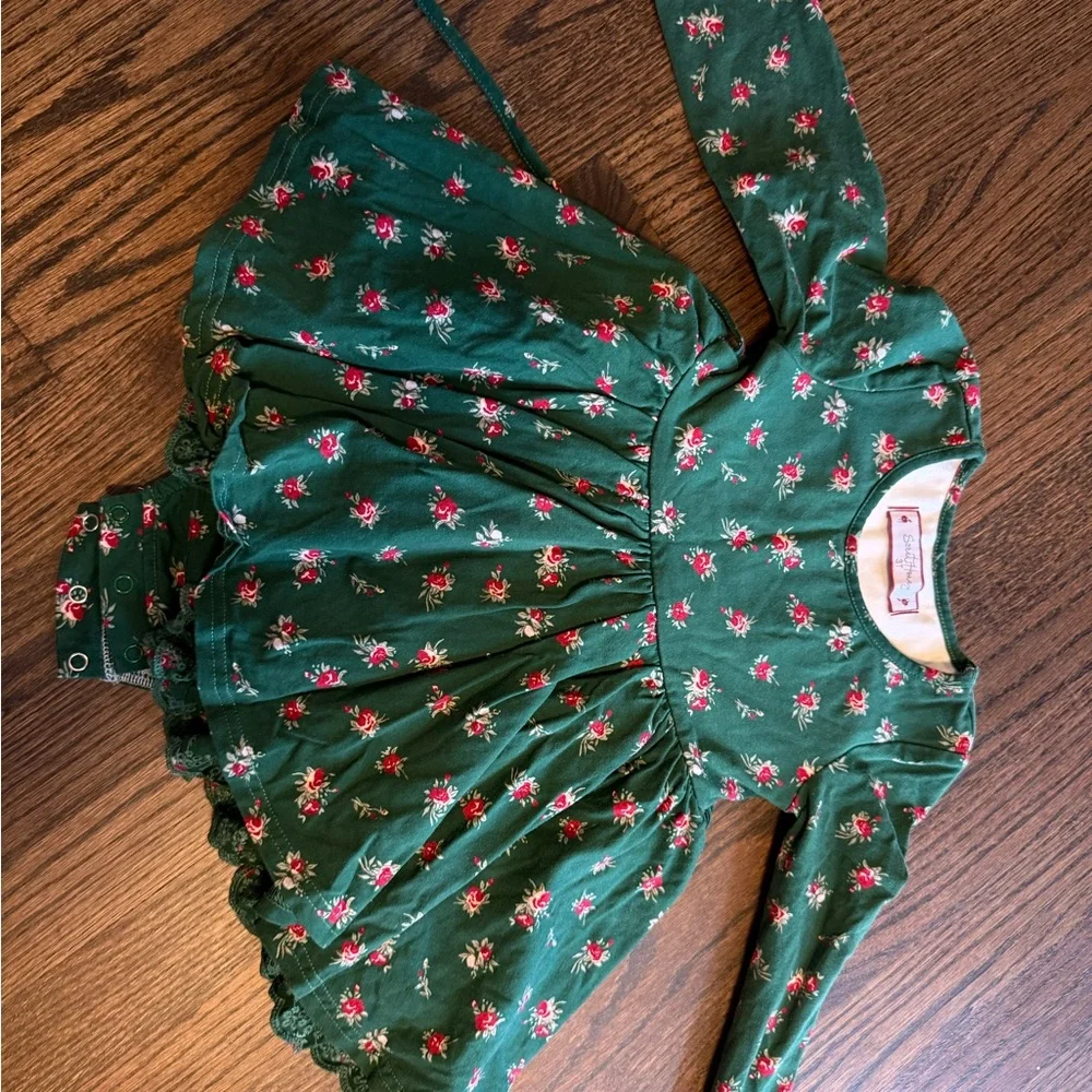 SweetHoney Holiday Green and Cream Dress and Apron - Picture 2 of 5